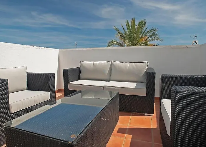 Beautiful And Quiet Family Townhouse In Great Location