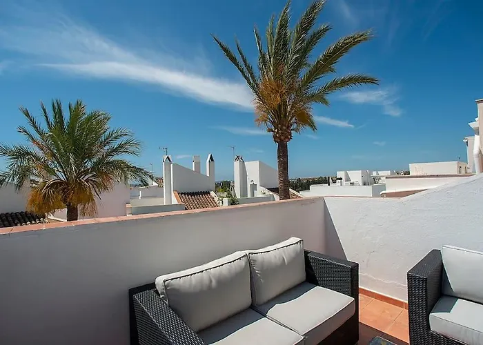 Beautiful And Quiet Family Townhouse In Great Location